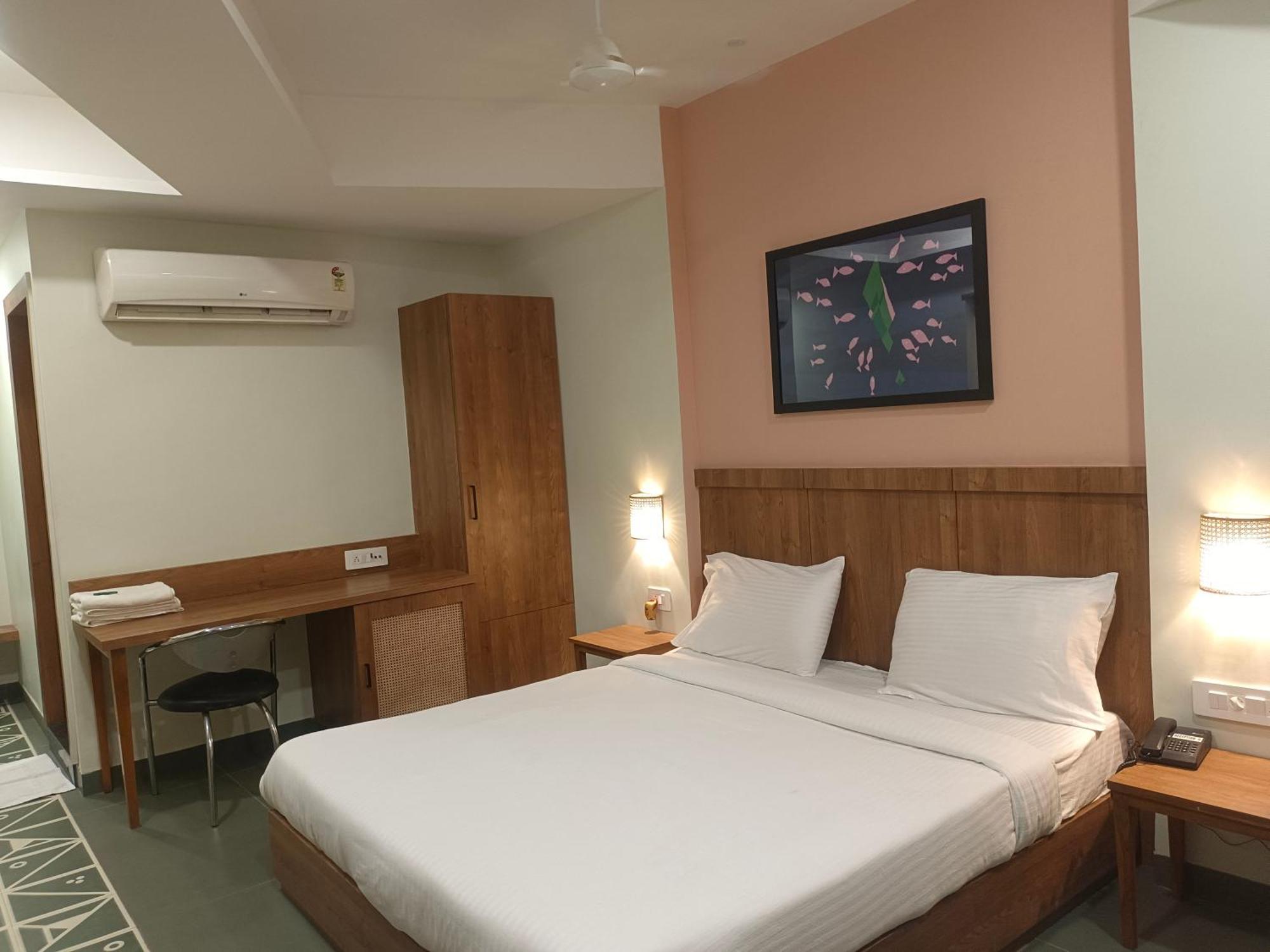 Hotel Ashray 우자인 외부 사진