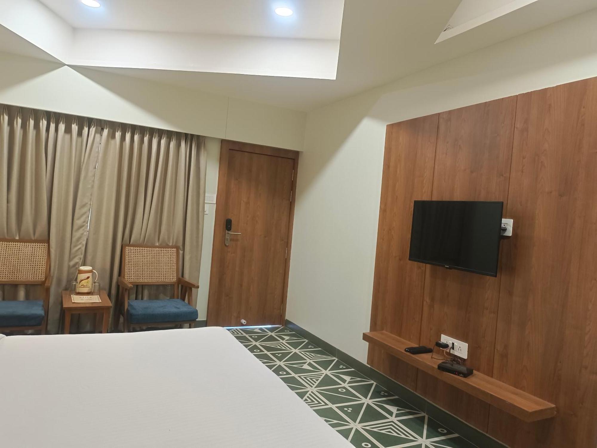 Hotel Ashray 우자인 외부 사진