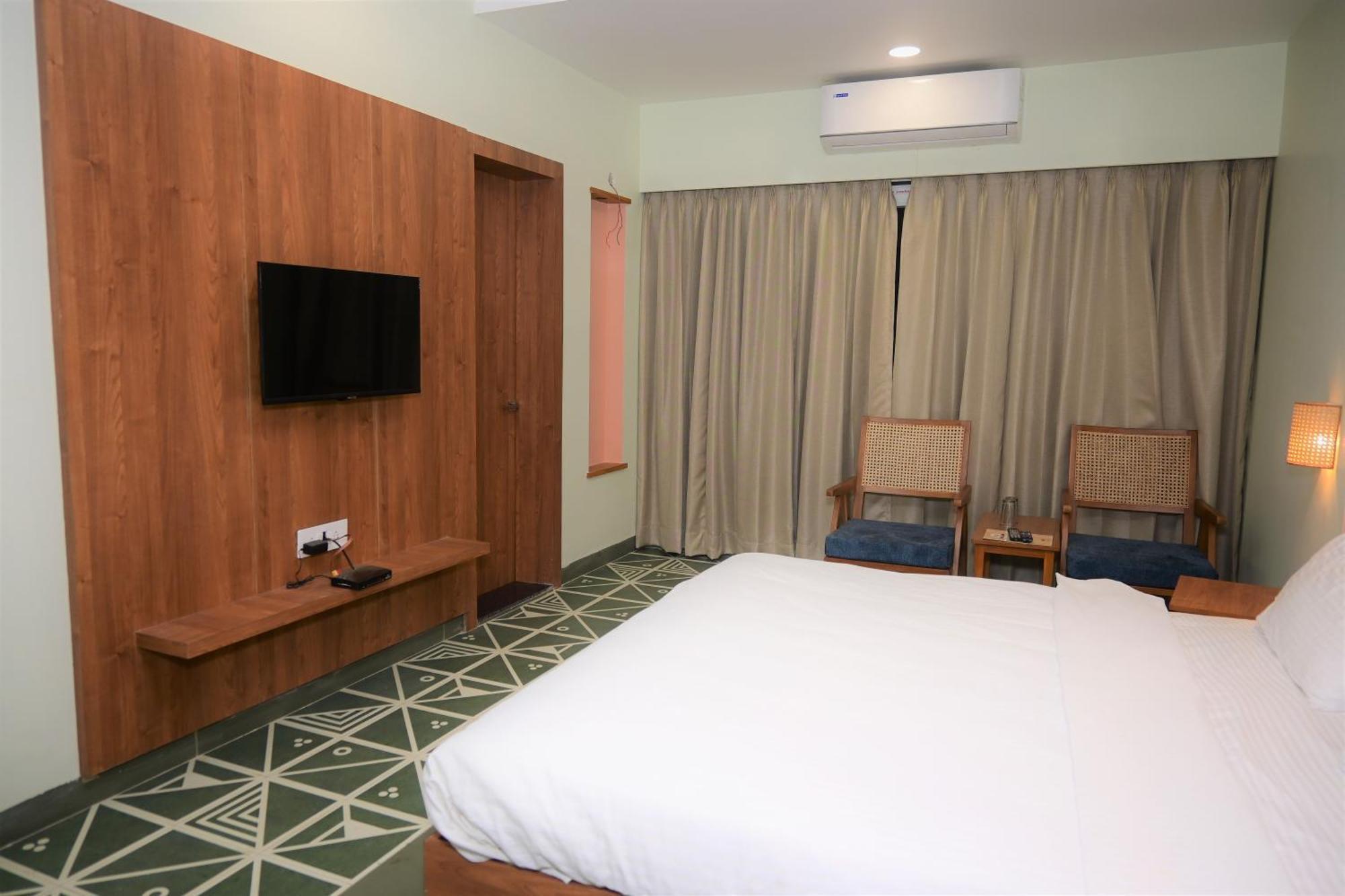 Hotel Ashray 우자인 외부 사진